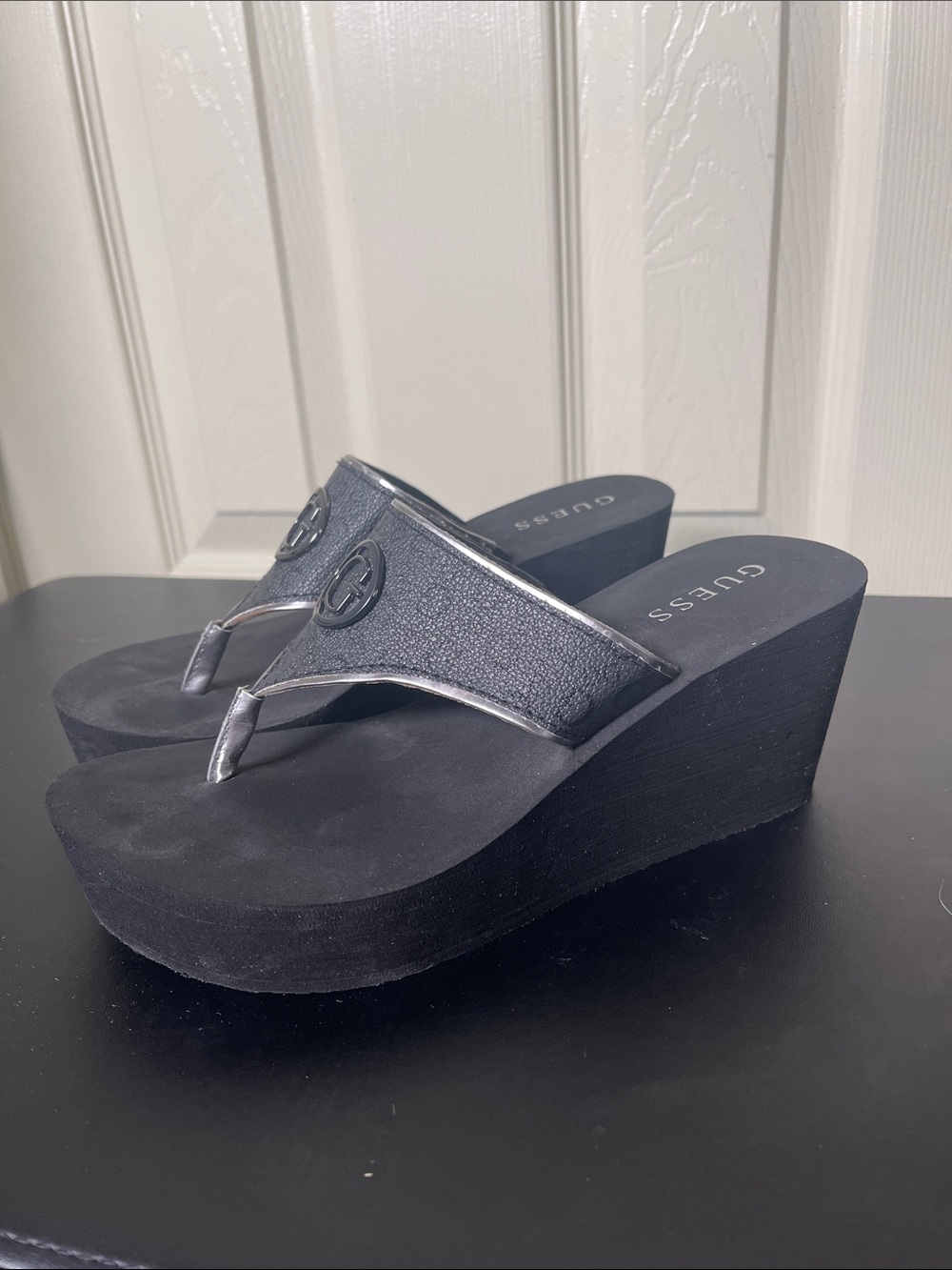 GUESS Black Metallic-Trim Wedge Thong Sandals